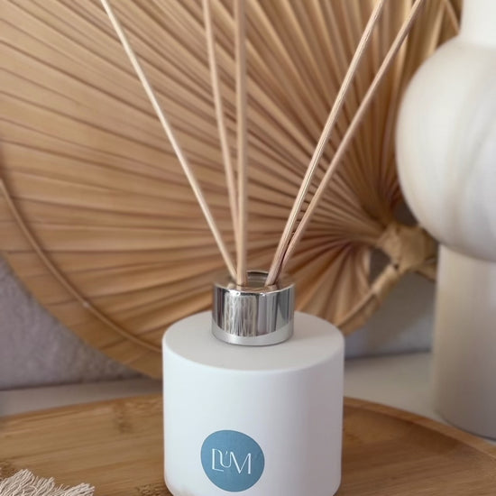 vidéo du remplissage du diffuseur LUM avec sa recharge
