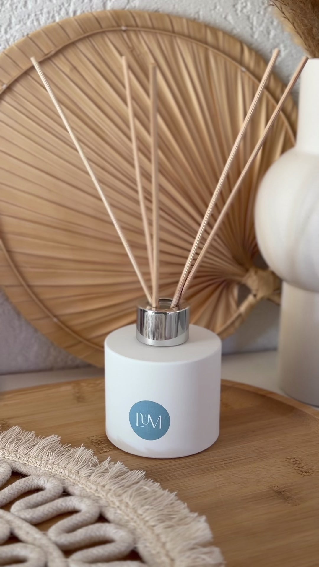 vidéo du remplissage du diffuseur LUM avec sa recharge
